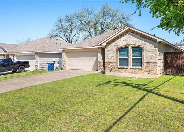 Property at 303 W Ohio Ave, Dallas, TX 75224, 4 beds, 2 baths