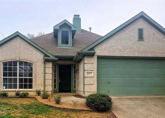 Property at 1917 Briarwyck Ct, Denton, TX 76205, 3 beds, 2 baths