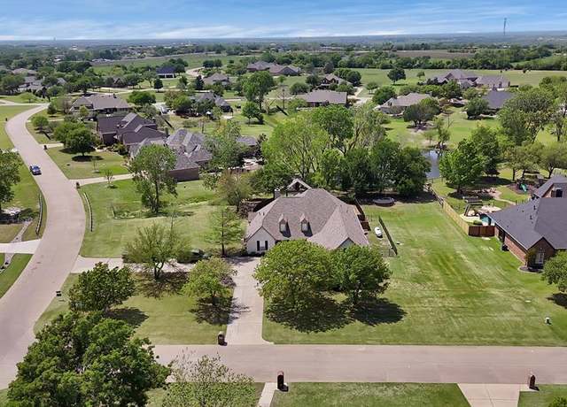 Property at 1500 Brook Ln, Celina, TX 75009, 4 beds, 3 baths