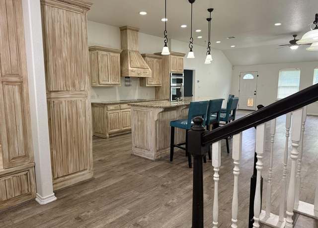 Property at 400 N Avenue A, Springtown, TX 76082, 5 beds, 3 baths