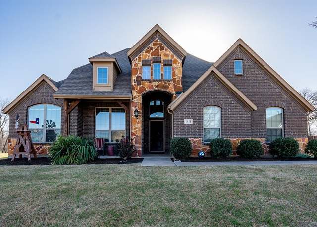 Property at 1021 Yukon Blvd, Waxahachie, TX 75167, 4 beds, 2 baths