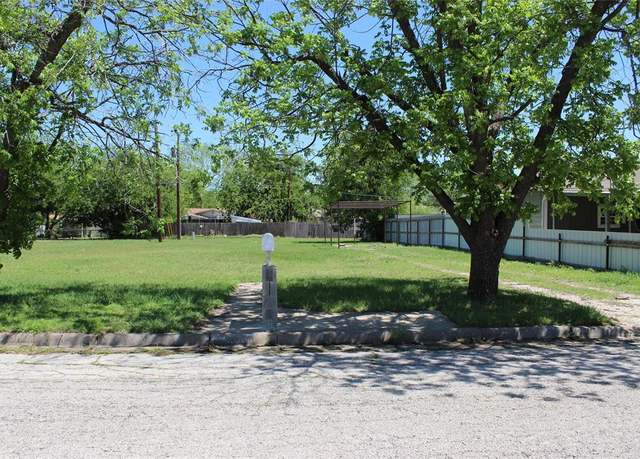 Property at 409 Colorado Ave, Graham, TX 76450