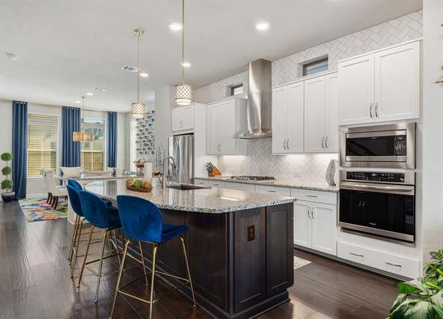 Property at 1023 Tea Olive Ln, Dallas, TX 75212, 3 beds, 3.5 baths