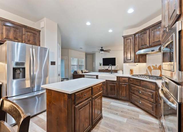 Property at 1060 Shady Lane Dr, Rockwall, TX 75087, 4 beds, 3 baths