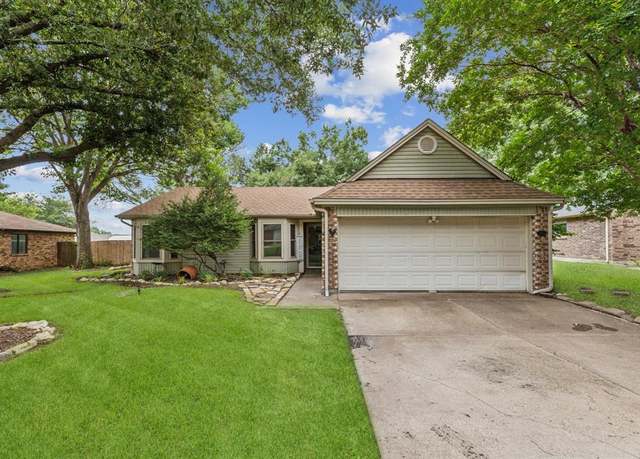 Property at 10209 Lone Pine Ln, Fort Worth, TX 76108, 3 beds, 2 baths