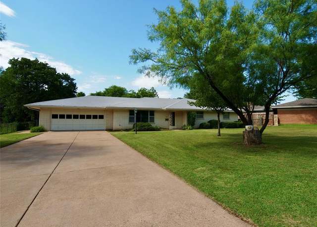 Property at 1441 Brazos St, Graham, TX 76450, 3 beds, 2 baths