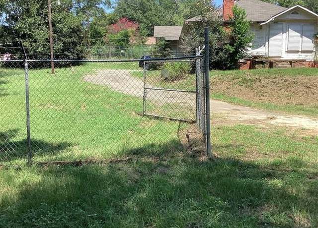Property at 1801 Railroad St, Nacogdoches, TX 75961, 3 beds, 1 bath