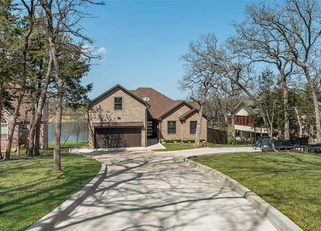Property at 101 Manito Cv, Lake Kiowa, TX 76240, 5 beds, 3.5 baths