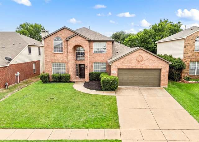 Property at 2723 Excalibur Dr, Grand Prairie, TX 75052, 4 beds, 2.5 baths