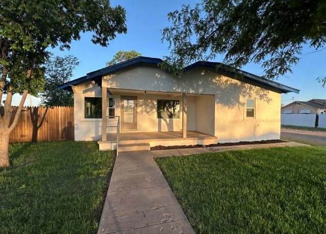 Property at 313 Avenue F, Hereford, TX 79045, 3 beds, 2 baths