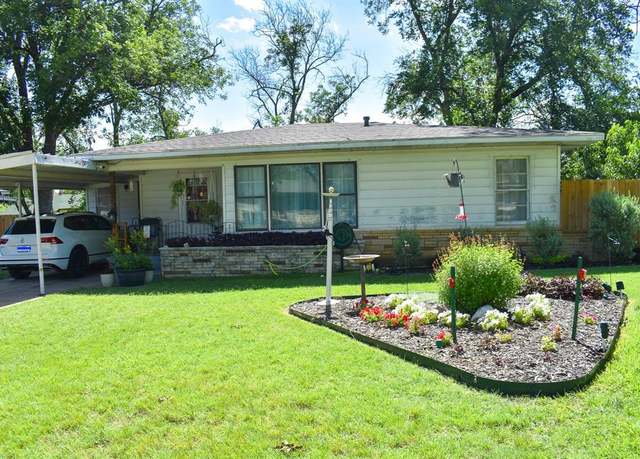 Property at 1921 S China St, Brady, TX 76825, 3 beds, 2 baths