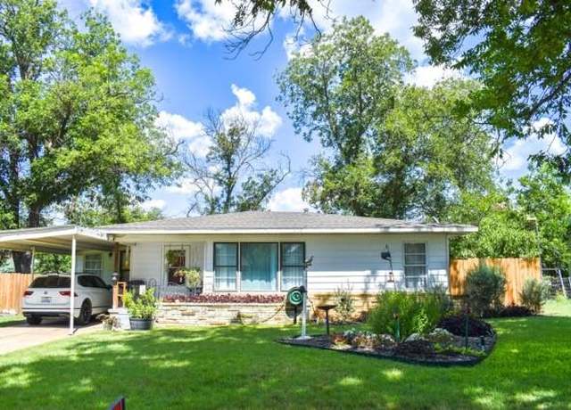 Property at 1921 S China St, Brady, TX 76825, 3 beds, 2 baths