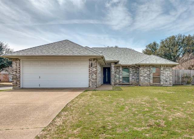 Property at 1901 Ashley Dr, Fort Worth, TX 76134, 3 beds, 2 baths