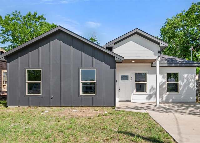 Property at 802 E 14th, Corsicana, TX 75110, 4 beds, 2 baths