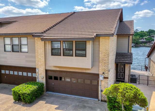 Property at 5122 La Vista Ct, Granbury, TX 76049, 3 beds, 3 baths