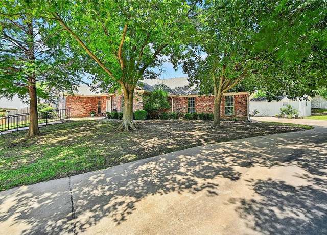 Property at 2107 Meadows Cir, Sherman, TX 75092, 3 beds, 2 baths