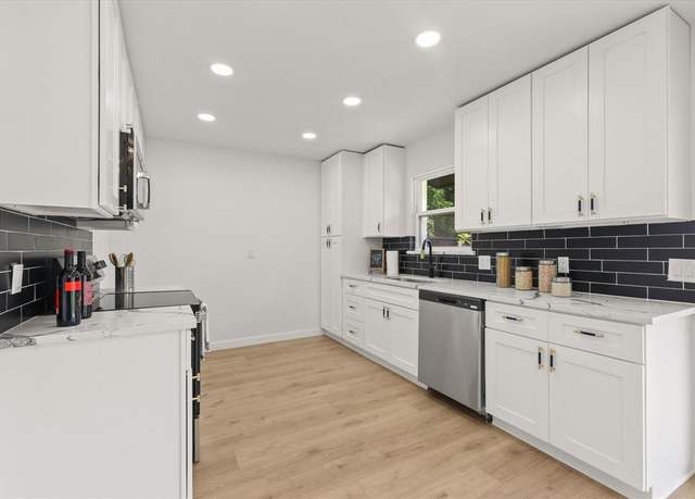 Property at 2003 Deerfield Dr, Carrollton, TX 75007, 3 beds, 2 baths