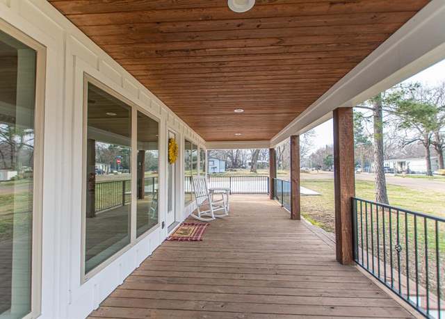 Property at 127 Bayview St, Gun Barrel City, TX 75156, 3 beds, 2 baths