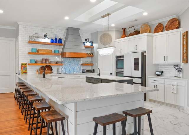 Property at 1110 Bryson Ln, Midlothian, TX 76065, 6 beds, 5 baths