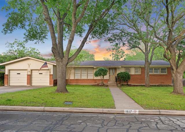 Property at 1617 Hilltop Dr, Waco, TX 76710, 3 beds, 2 baths