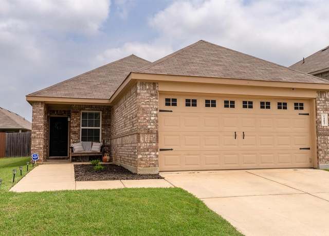 Property at 1402 Fantail Ln, Ennis, TX 75119, 3 beds, 2 baths