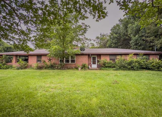 Property at 700 Magnolia St, Teague, TX 75860, 3 beds, 2 baths