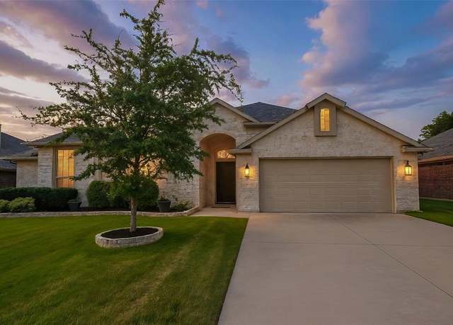 Property at 204 Brinkley Dr, Saginaw, TX 76179, 4 beds, 2.5 baths