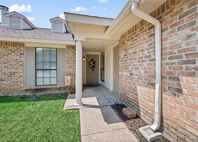 Property at 4210 Greencrest Dr, Arlington, TX 76016, 3 beds, 2 baths