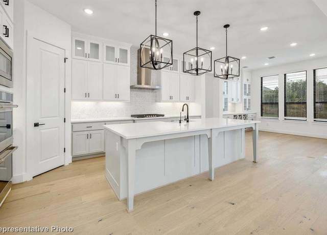 Property at 911 Montrose Dr, Rockwall, TX 75087, 4 beds, 5 baths