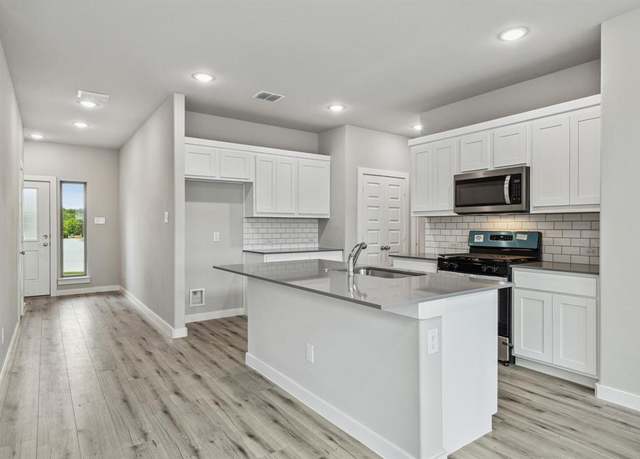 Property at 1004 London Town Ln, Mckinney, TX 75071, 4 beds, 2.5 baths