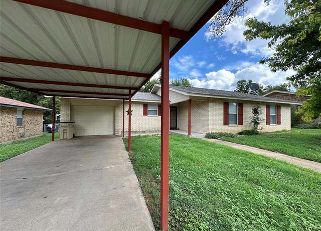 Property at 1402 Marie St N, Comanche, TX 76442, 3 beds, 2 baths