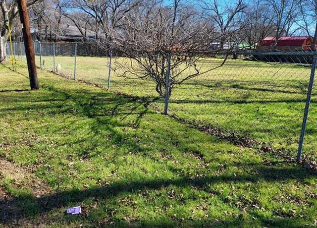 Property at 1126 Alvarado St, Cleburne, TX 76031