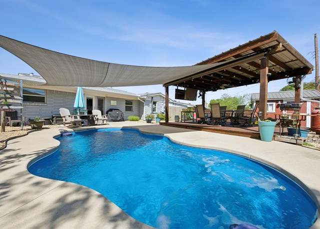 Property at 825 Wisteria Way, Richardson, TX 75080, 3 beds, 2 baths