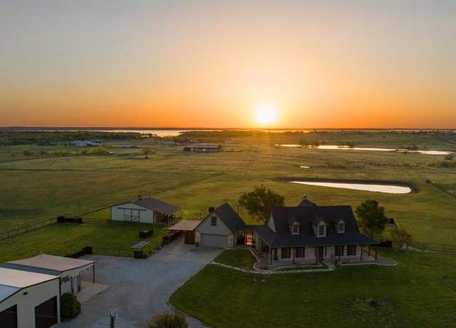 Property at 1691 Lawlis Ln, Sanger, TX 76266, 3 beds, 2.5 baths
