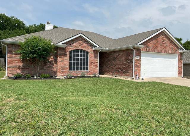 Property at 813 Green Acres Ln, Midlothian, TX 76065, 3 beds, 2 baths