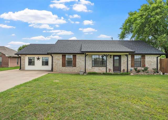 Property at 401 Lee Ln, Lorena, TX 76655, 3 beds, 2 baths