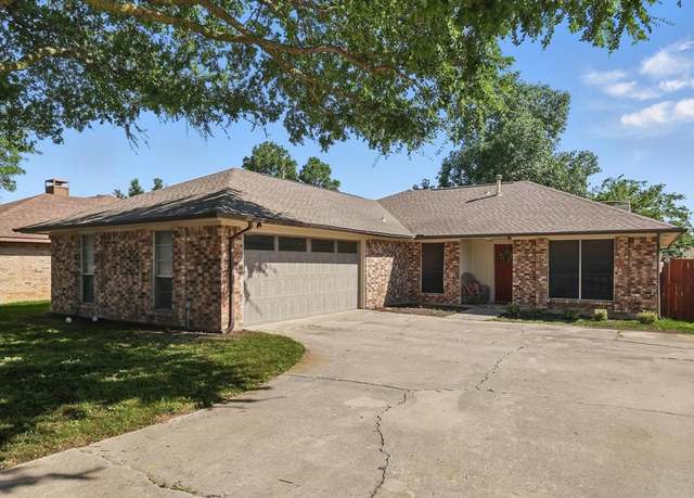 Property at 3909 Winston Dr, Denton, TX 76210, 3 beds, 2 baths