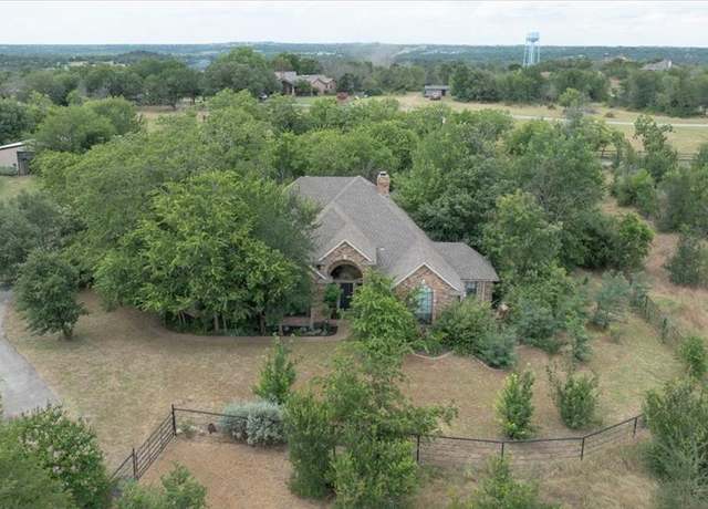 Property at 2 Sunset Ln, Fort Worth, TX 76108, 3 beds, 2.5 baths