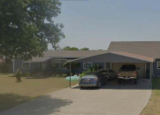 Property at 511 E 7th St, Mcgregor, TX 76657, 3 beds, 2 baths