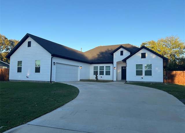 Property at 1909 Willowcrest Loop, Denton, TX 76205, 3 beds, 2 baths