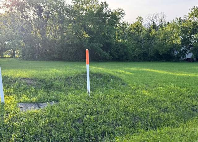 Property at 202 E Crescent St, Terrell, TX 75160