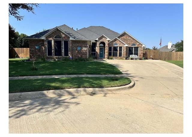 Property at 6801 Cherry Sage Ct, Arlington, TX 76001, 4 beds, 2 baths