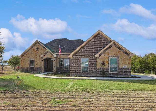 Property at 2021 Louie Ln, Springtown, TX 76082, 4 beds, 2 baths