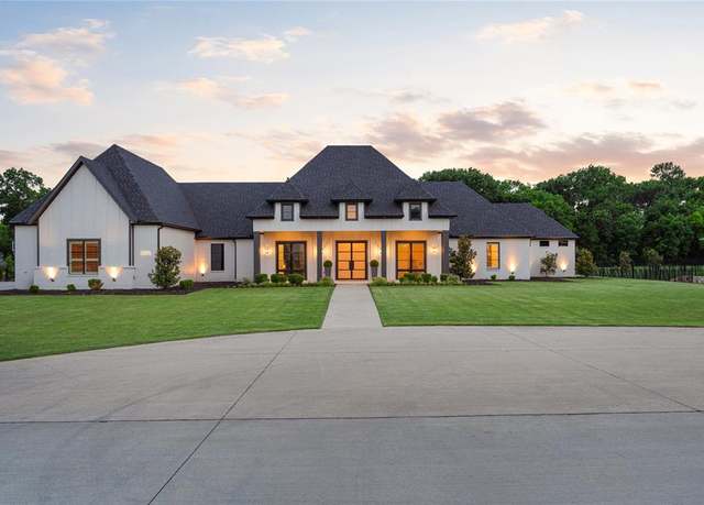 Property at 2095 Honey Ln, Celina, TX 75009, 4 beds, 4.5 baths