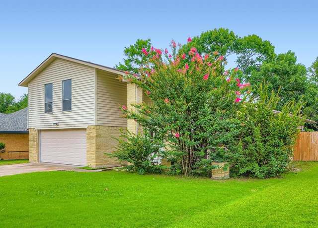 Property at 902 Via Valencia, Mesquite, TX 75150, 4 beds, 2.5 baths
