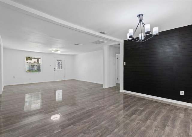 Property at 4236 Virginia Ln, Fort Worth, TX 76103, 4 beds, 2.5 baths
