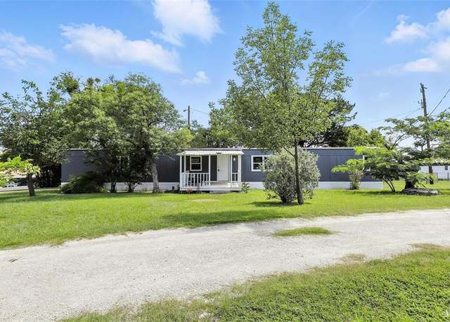 Property at 2657 Edgecliff Ct, Granbury, TX 76048, 2 beds, 2 baths