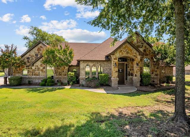 Property at 116 Sandstone Ln, Weatherford, TX 76085, 3 beds, 2 baths