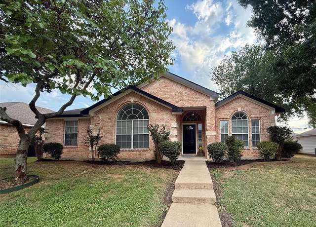 Property at 5520 Chimney Rock Dr, Arlington, TX 76017, 4 beds, 2 baths