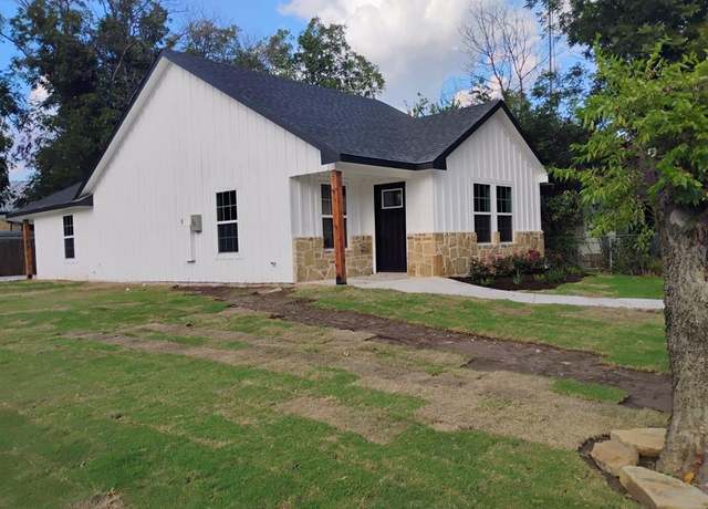 Property at 801 NE 1st St, Mineral Wells, TX 76067, 3 beds, 2 baths